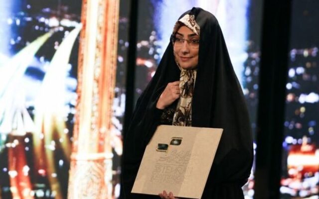 برنده جشنواره فیلم کوتاه تهران جایزه خود را به رهبر شهید تقدیم کرد